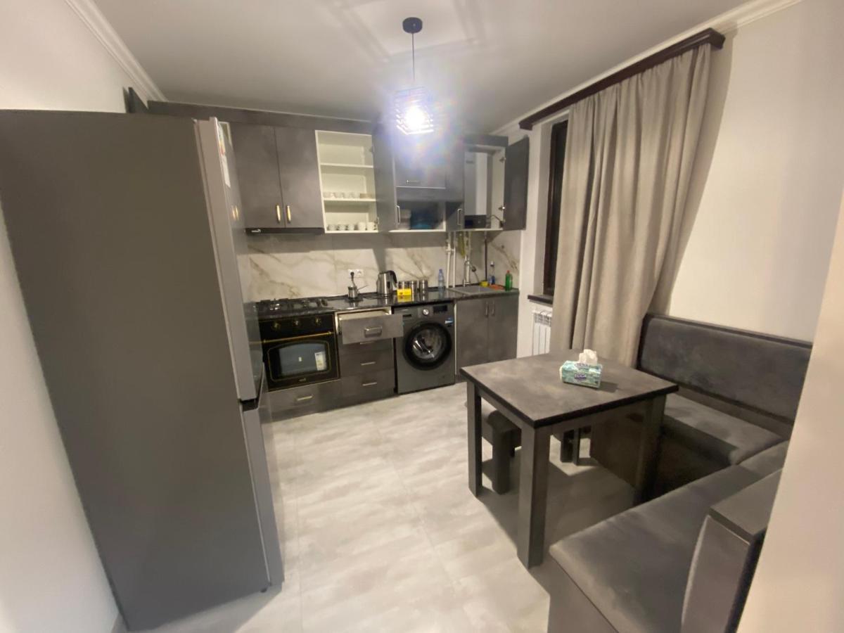 2 Cosy Apartment In Townhouse Near Airport Evn Geghanist  Exteriér fotografie
